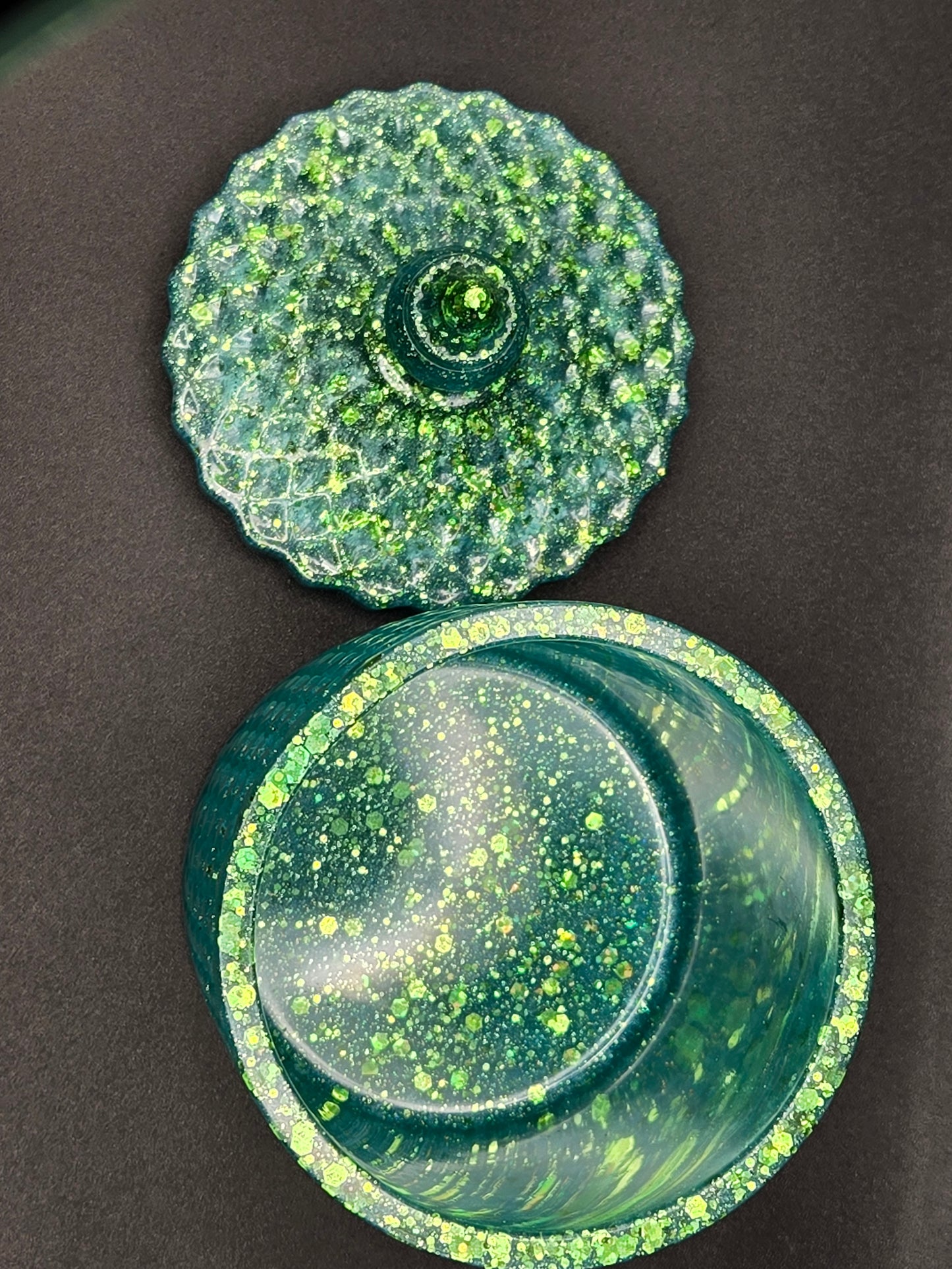 Luxe Emerald Resin Vanity Jar with Lid – Handmade Glam Container